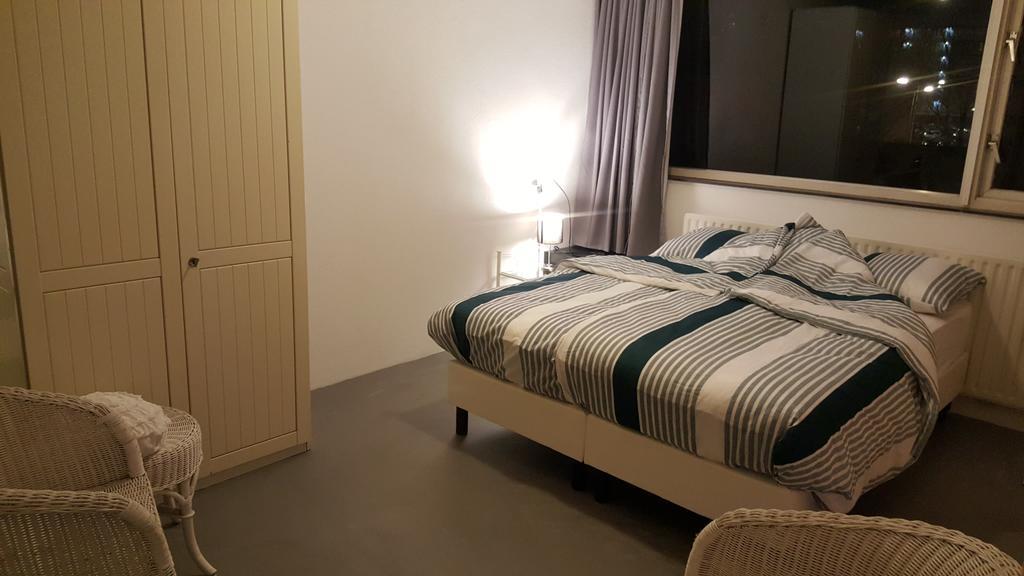 Homestay Dutchable Алфен-ан-ден-Рейн Экстерьер фото
