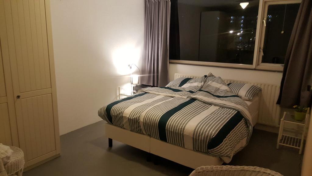 Homestay Dutchable Алфен-ан-ден-Рейн Экстерьер фото